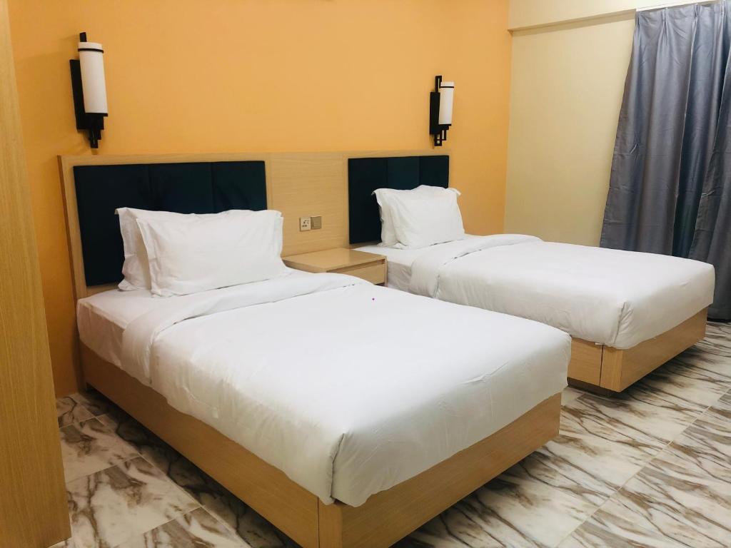 Season Inn Hotel - Apartamento De Tres Habitaciones