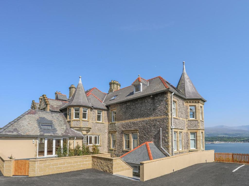 a large stone house with a large yard at Nyth y Fran in Menai Bridge