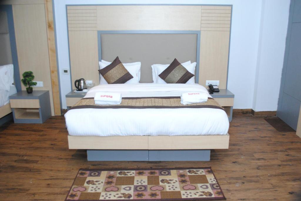 Postel nebo postele na pokoji v ubytování Hotel Superb 5 Mins Walk From New Delhi Station