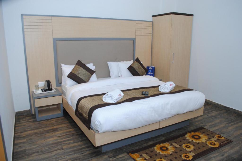 Postel nebo postele na pokoji v ubytování Hotel Superb 5 Mins Walk From New Delhi Station