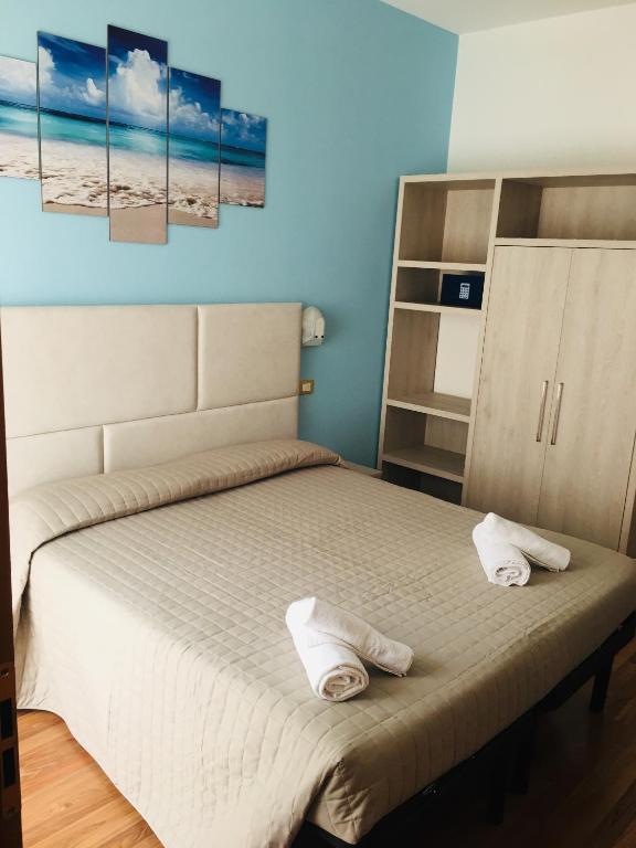 Postel nebo postele na pokoji v ubytování Hotel Monica
