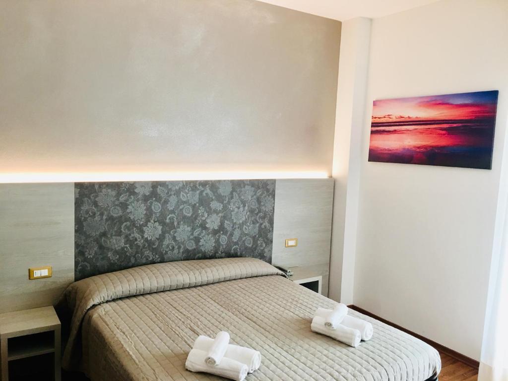 Postel nebo postele na pokoji v ubytování Hotel Monica
