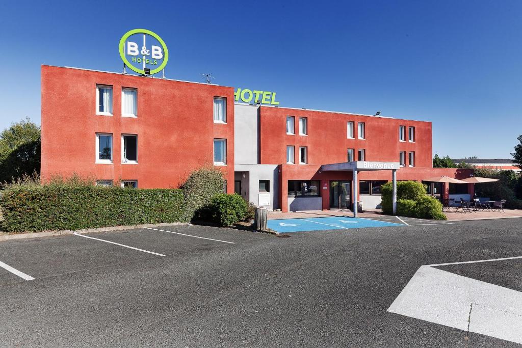 an empty parking lot in front of a hotel at B&B HOTEL Albi in Albi