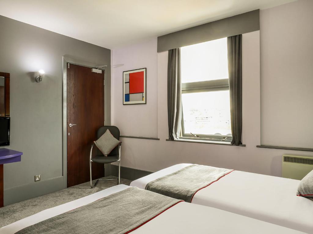 Postel nebo postele na pokoji v ubytování Best Western Sheffield City Hotel