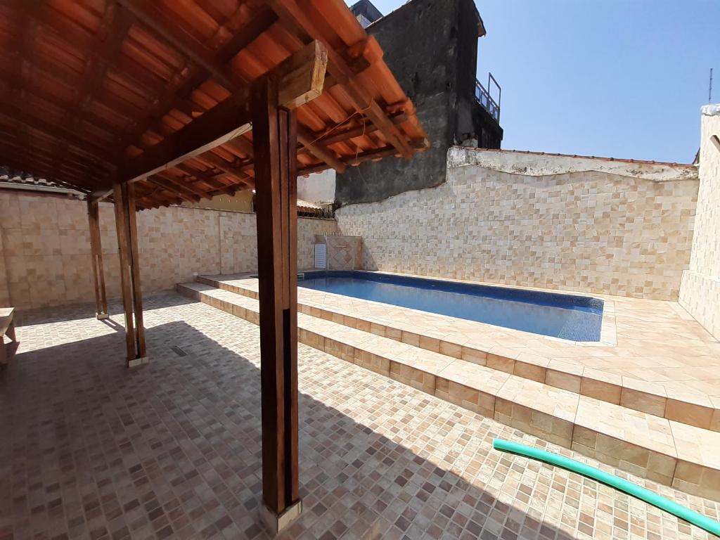  Casa com piscina ( jardim real)