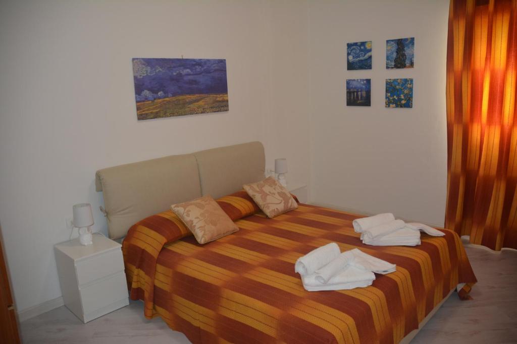 A bed or beds in a room at ART B&B