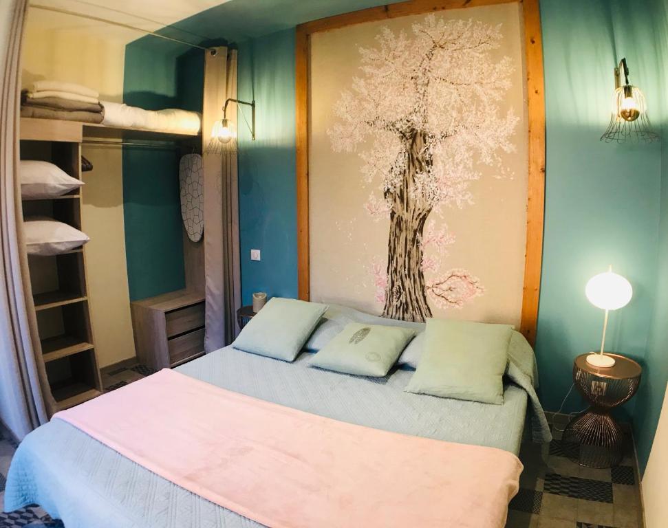 Postel nebo postele na pokoji v ubytování Gîtes Le Mas Guiraud