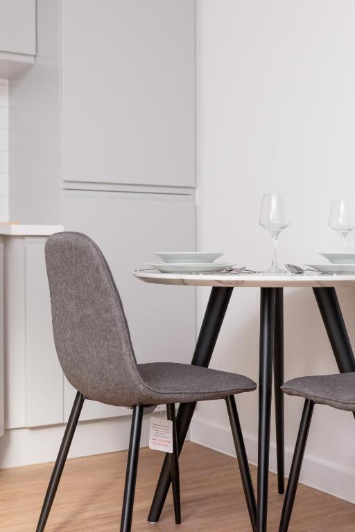 ALTIDO Brand NEW Studio Apartment with Castle View, Edinburgh – Updated  2022 Prices