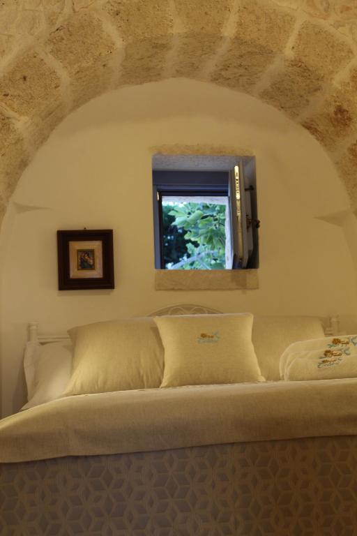 Łóżko lub łóżka w pokoju w obiekcie TRULLI COLIBRI'