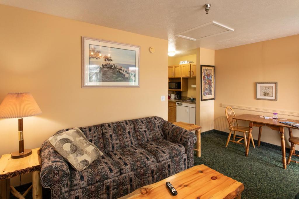 The Kingsley Suites - Luxe Suite