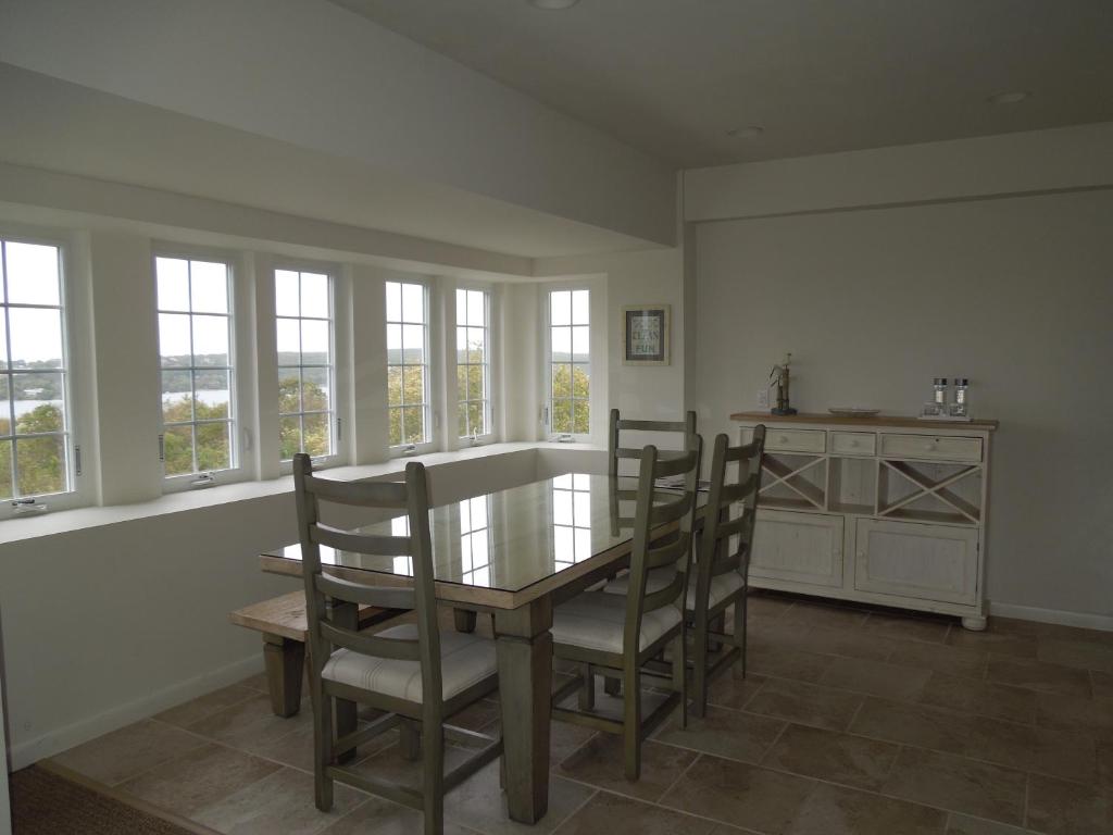 Montauk Manor - Three-Bedroom Suite