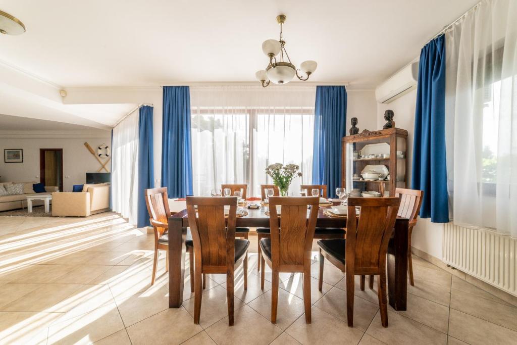 Posedenie v ubytovaní Kamilla Villa