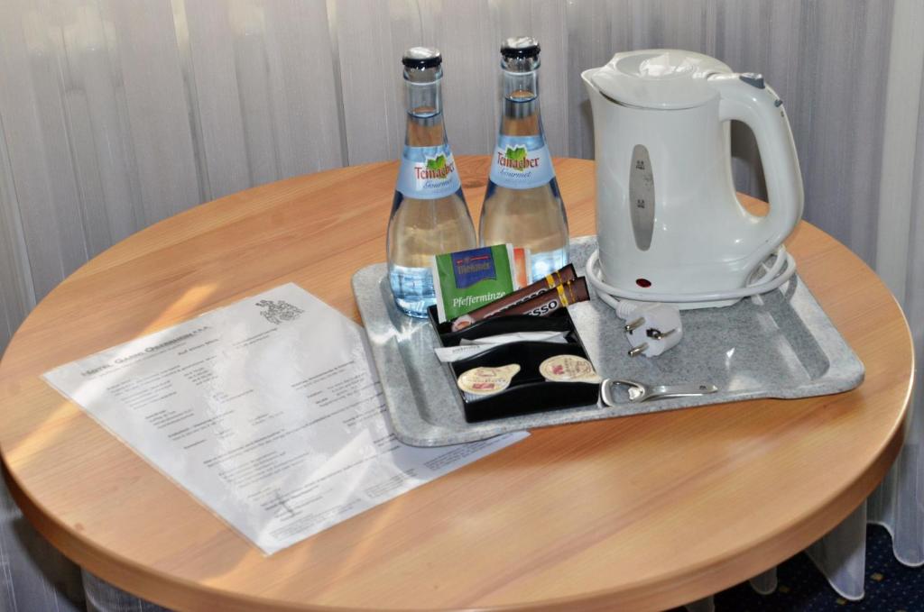 Příslušenství pro přípravu čaje a kávy v ubytování Hotel Garni Oberrhein