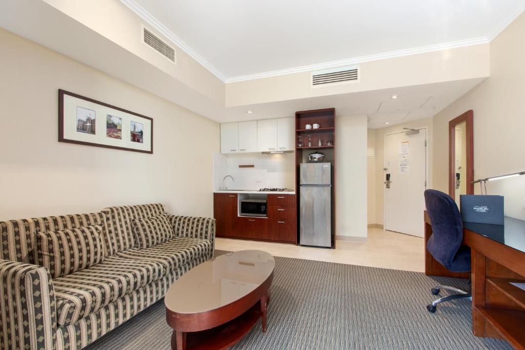 Batman's Hill on Collins - Resim 35