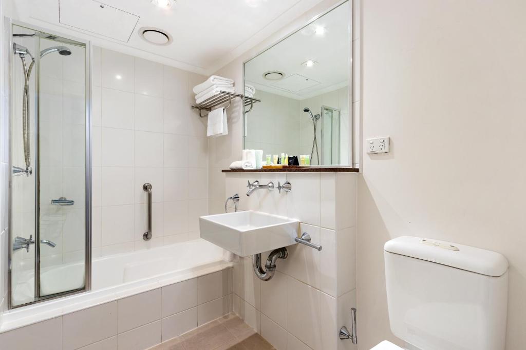 Batman's Hill on Collins - Resim 29