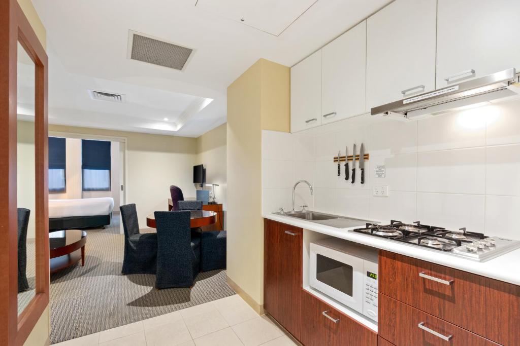 Batman's Hill on Collins - Resim 32