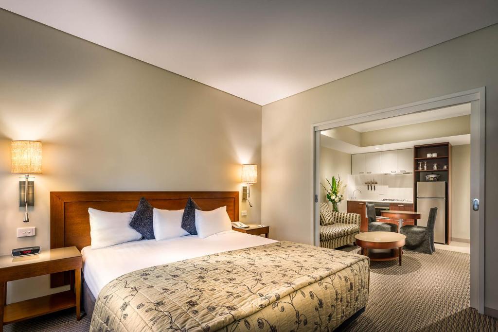 Batman's Hill on Collins - Resim 28