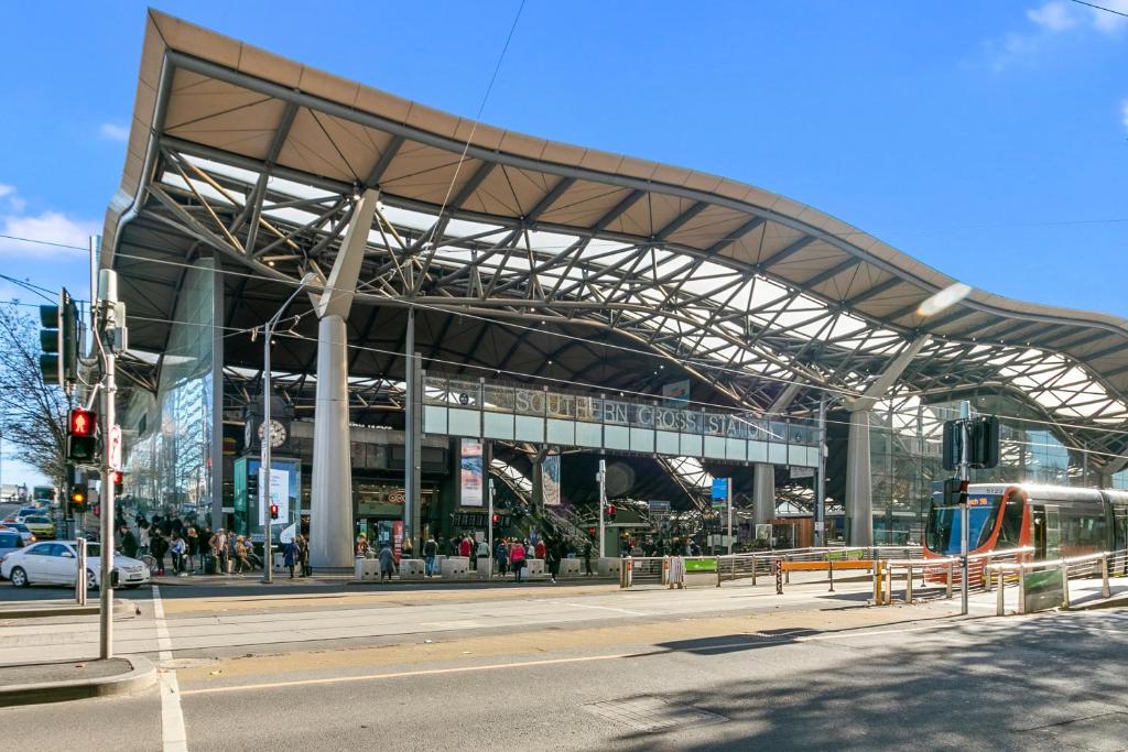 Batman's Hill on Collins - Resim 25