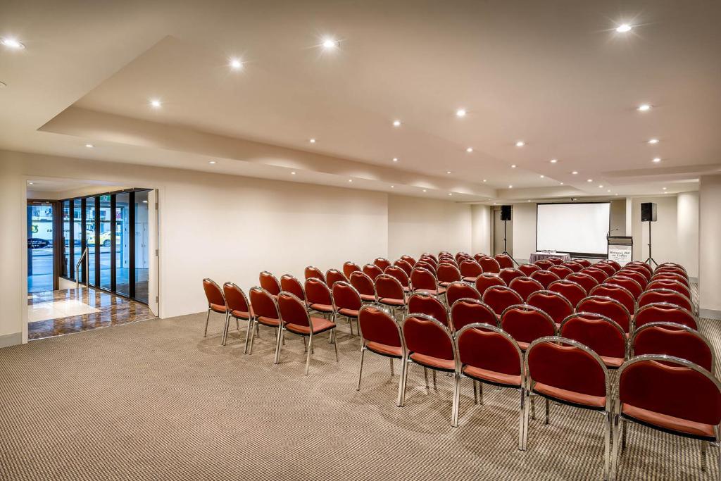 Batman's Hill on Collins - Resim 24