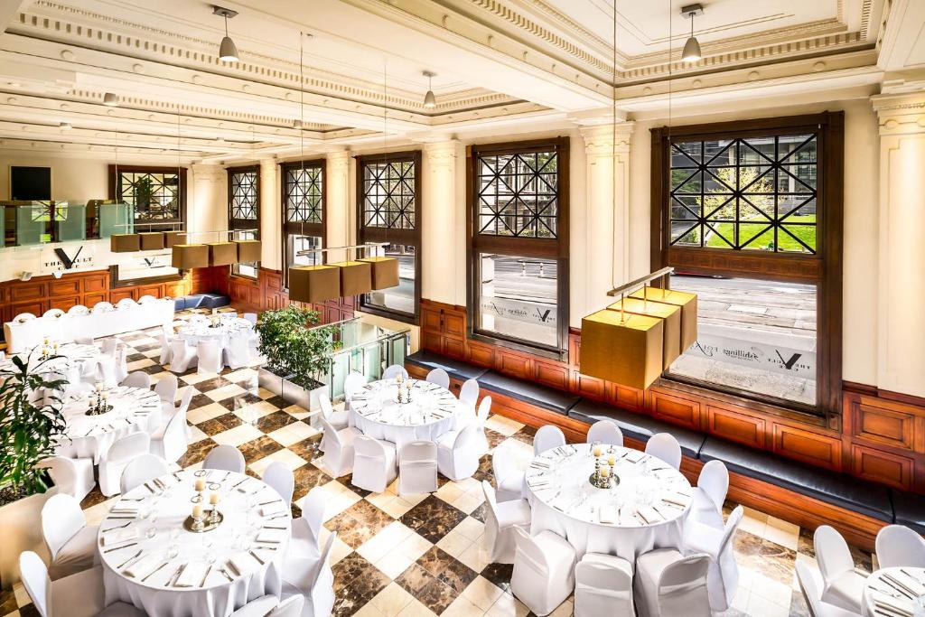 Batman's Hill on Collins - Resim 7