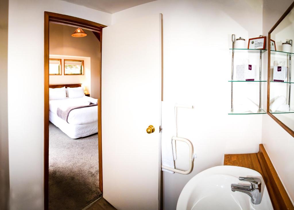 Postel nebo postele na pokoji v ubytování Te Wanaka Lodge