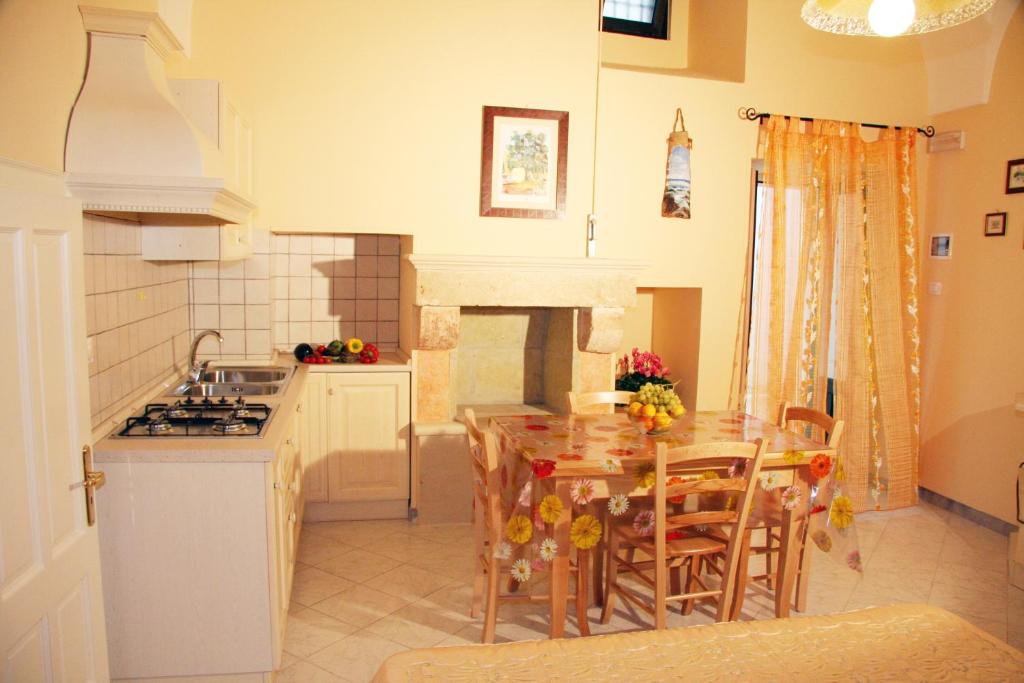 Kuchyň nebo kuchyňský kout v ubytování Residencefusaro appartamenti Specchia