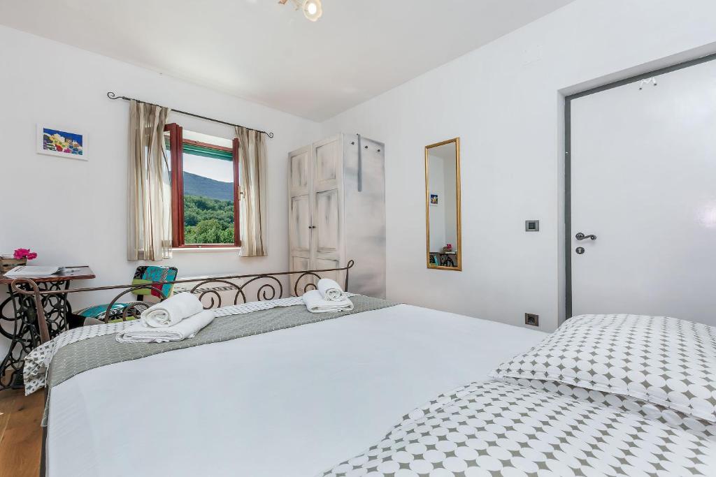 Postel nebo postele na pokoji v ubytování Villa Holiday home Zvecanje