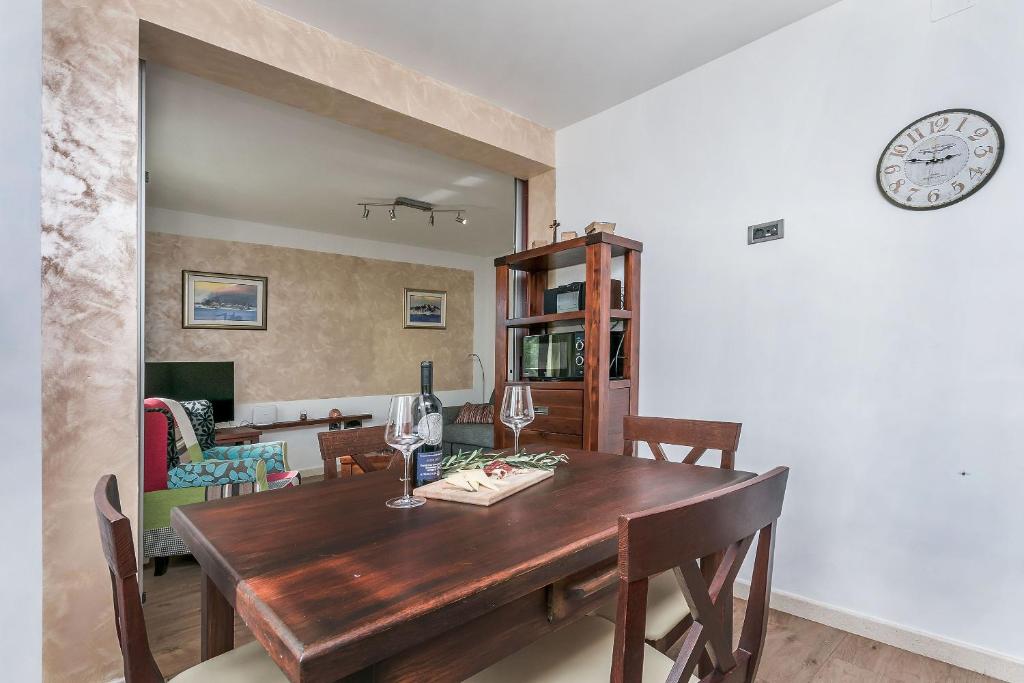Fotografie z fotogalerie ubytování Villa Holiday home Zvecanje v destinaci Zvečanje