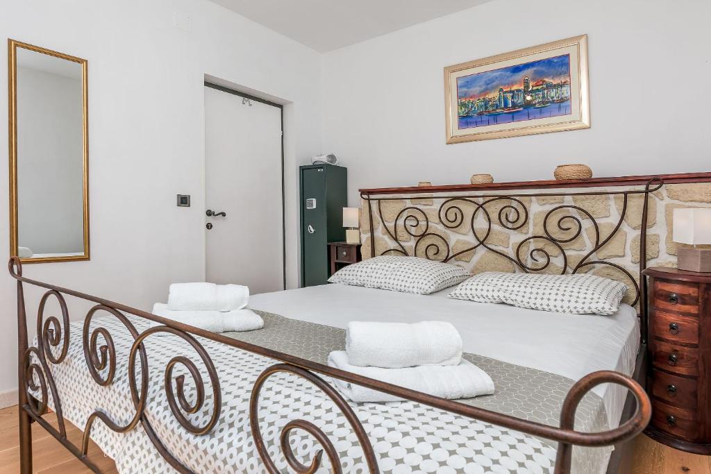 Postel nebo postele na pokoji v ubytování Villa Holiday home Zvecanje