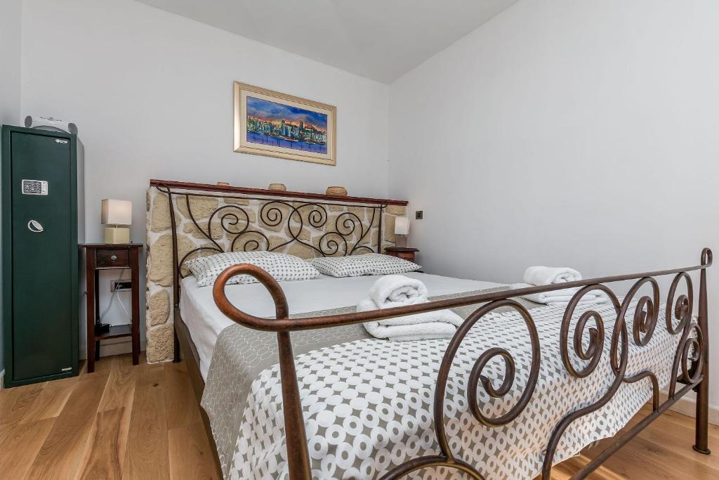Postel nebo postele na pokoji v ubytování Villa Holiday home Zvecanje