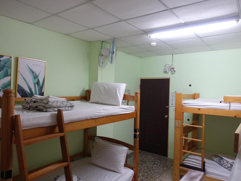 Postel nebo postele na pokoji v ubytování Kite Hostel