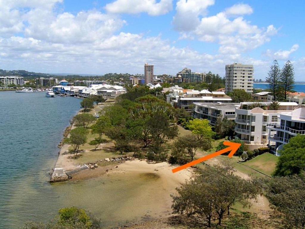 an island in the water with an orange arrow at Mariner Cove 1 in Mooloolaba