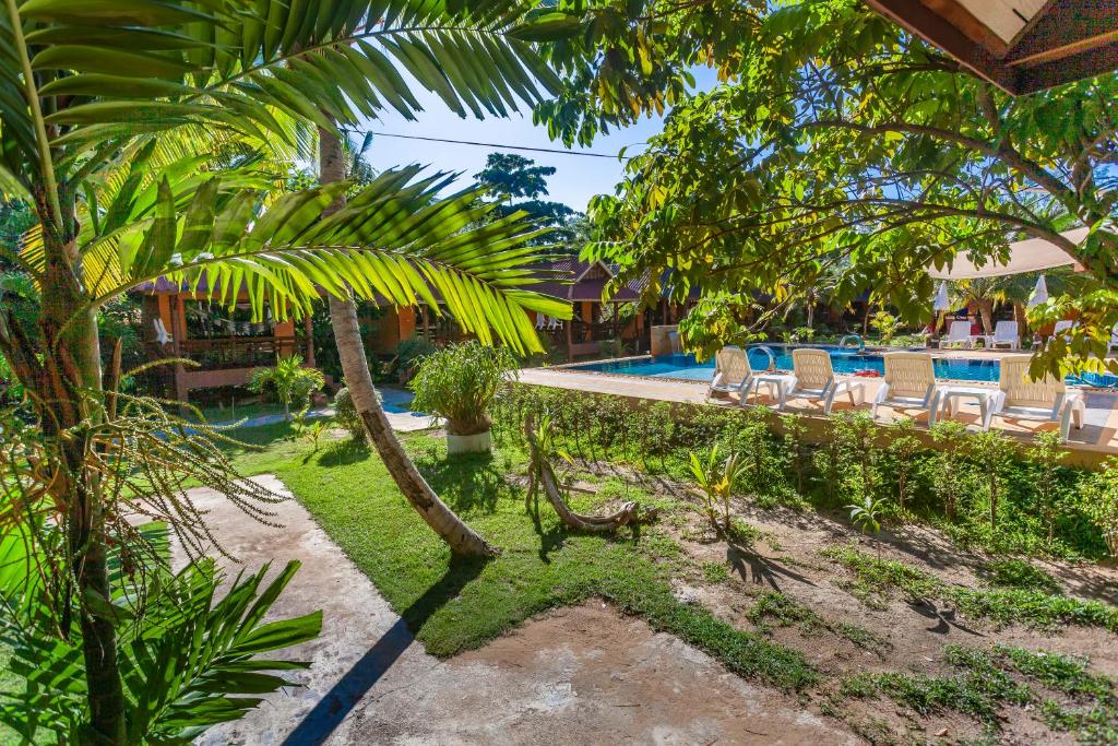 Zahrada ubytování Lanta Pearl Beach Resort