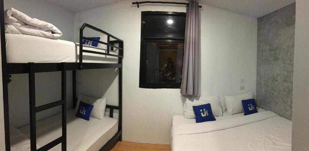 Postel nebo postele na pokoji v ubytování Us hostel samui