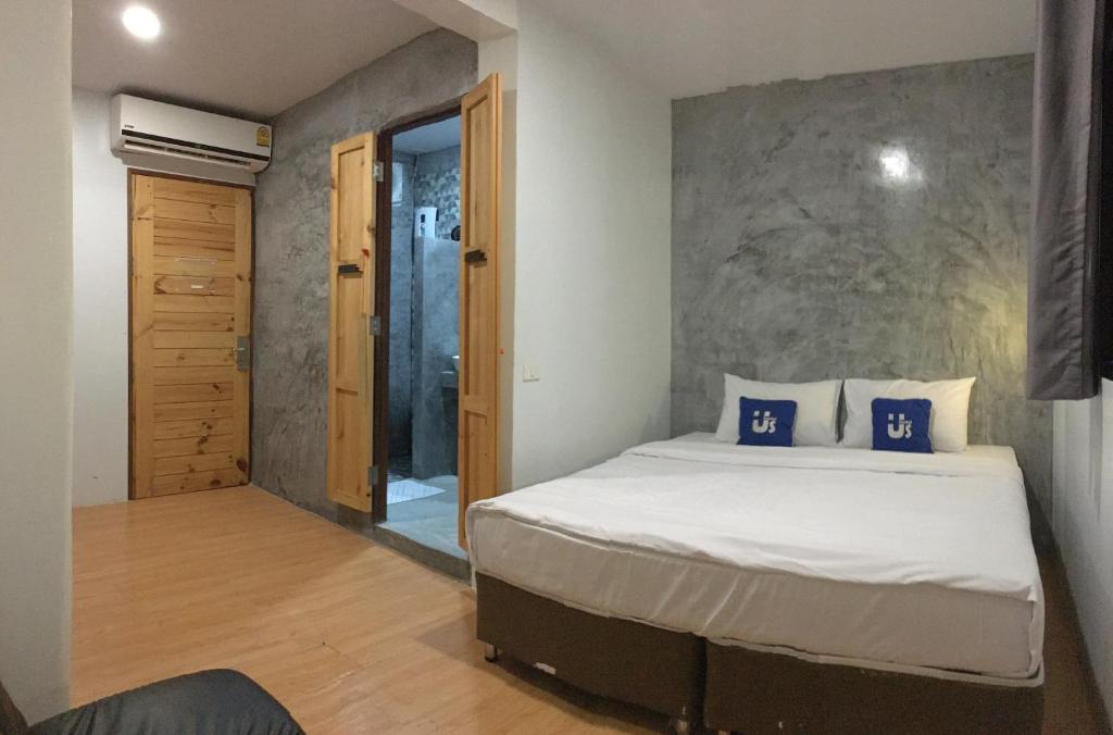Postel nebo postele na pokoji v ubytování Us hostel samui