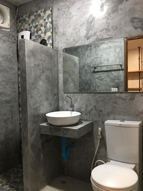 Koupelna v ubytování Us hostel samui