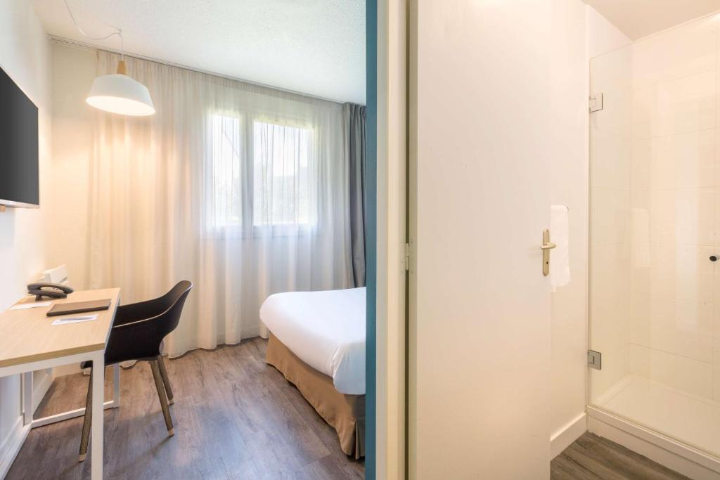 Postel nebo postele na pokoji v ubytování Best Western Armor Park Dinan et Spa