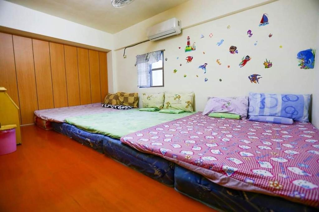 Giường trong phòng chung tại Lanyu Starrynight Homestay