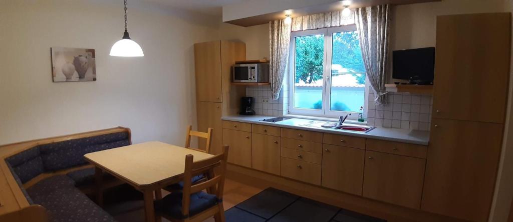 Kuchyň nebo kuchyňský kout v ubytování Haus Königshofer