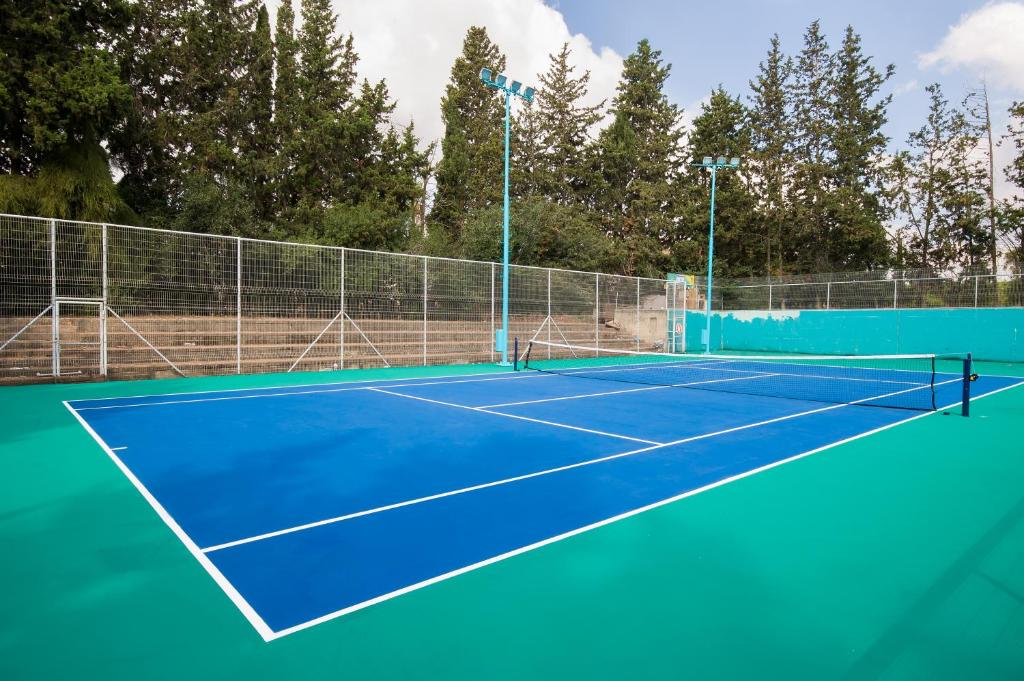 Tenis a/nebo squash v ubytování Zohar Badeshe nebo okolí