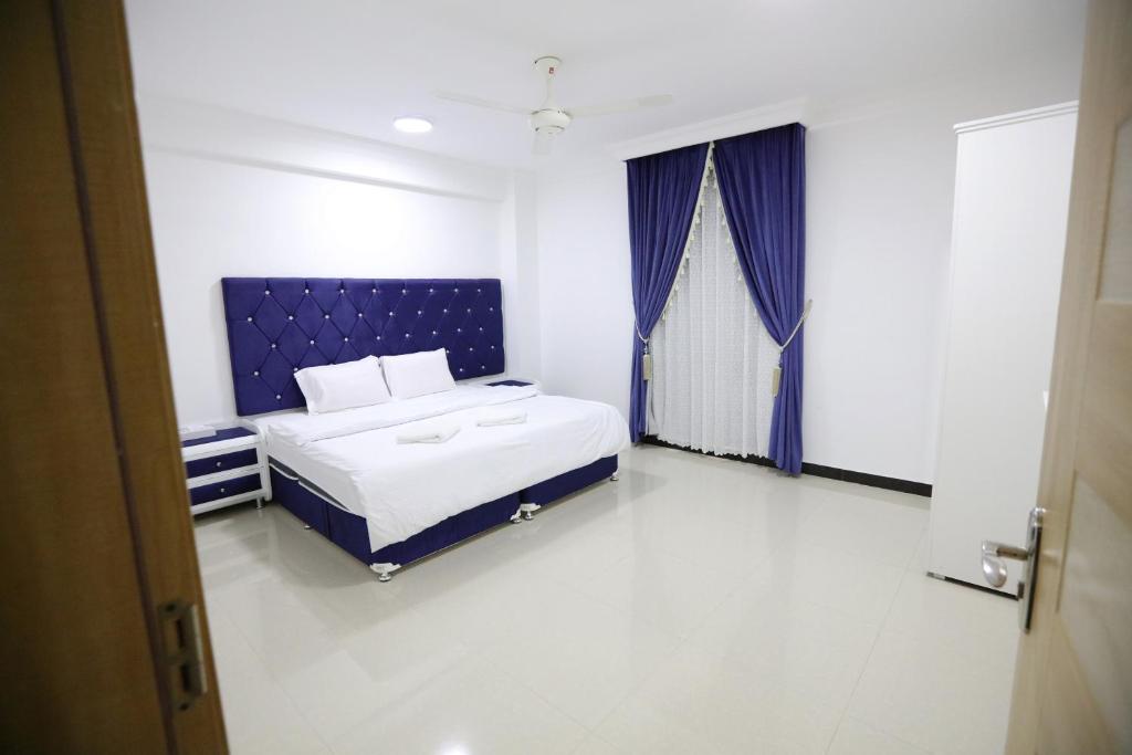 Postel nebo postele na pokoji v ubytování Al Rayyan Hotel Apartments Muscat