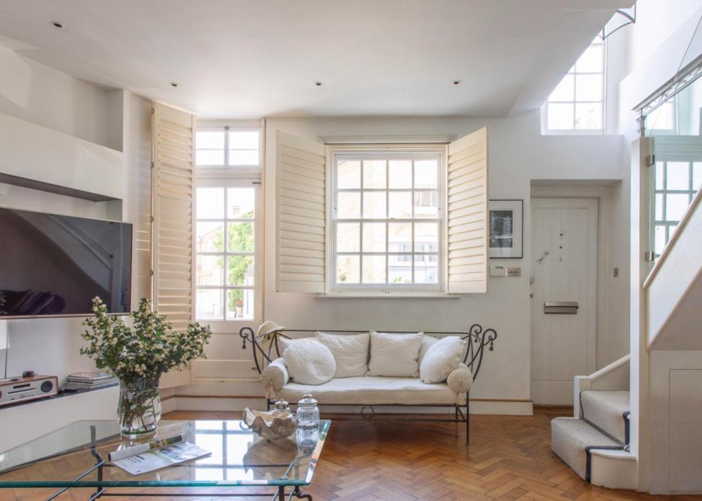 3-Bedroom Mews House with Parking