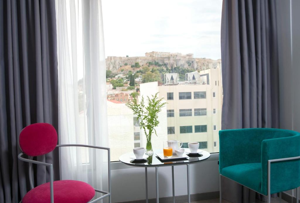 Posezení v ubytování Athens Utopia Ermou