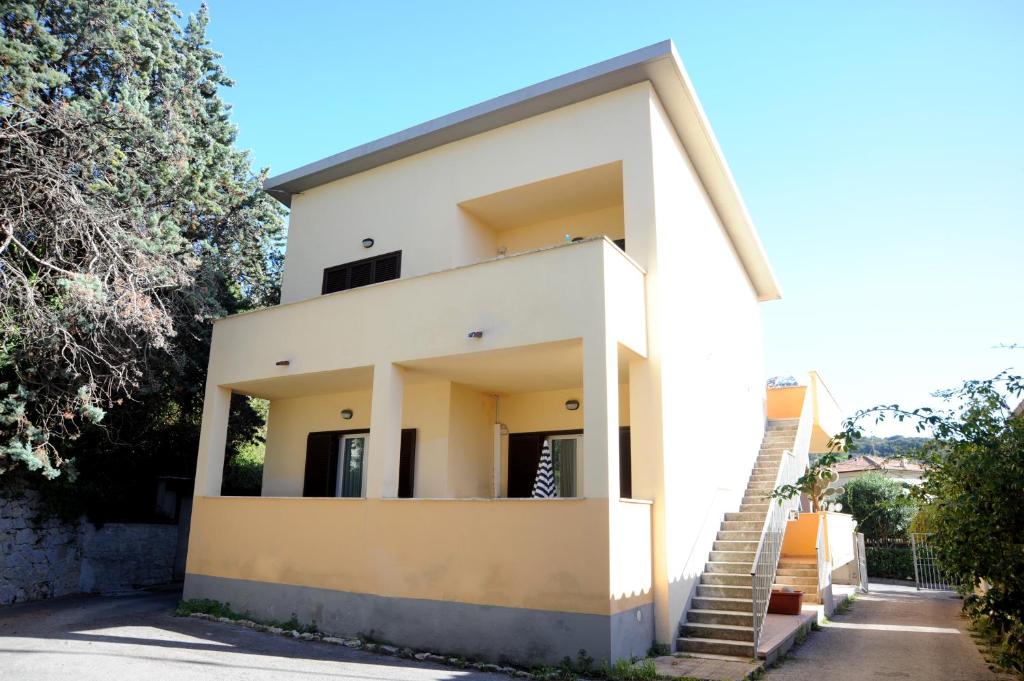 Budova, kde se aparthotel nachází