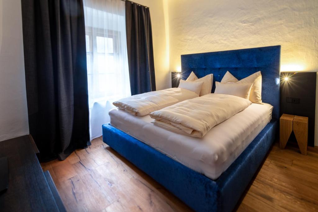 Postel nebo postele na pokoji v ubytování Flurin Suites