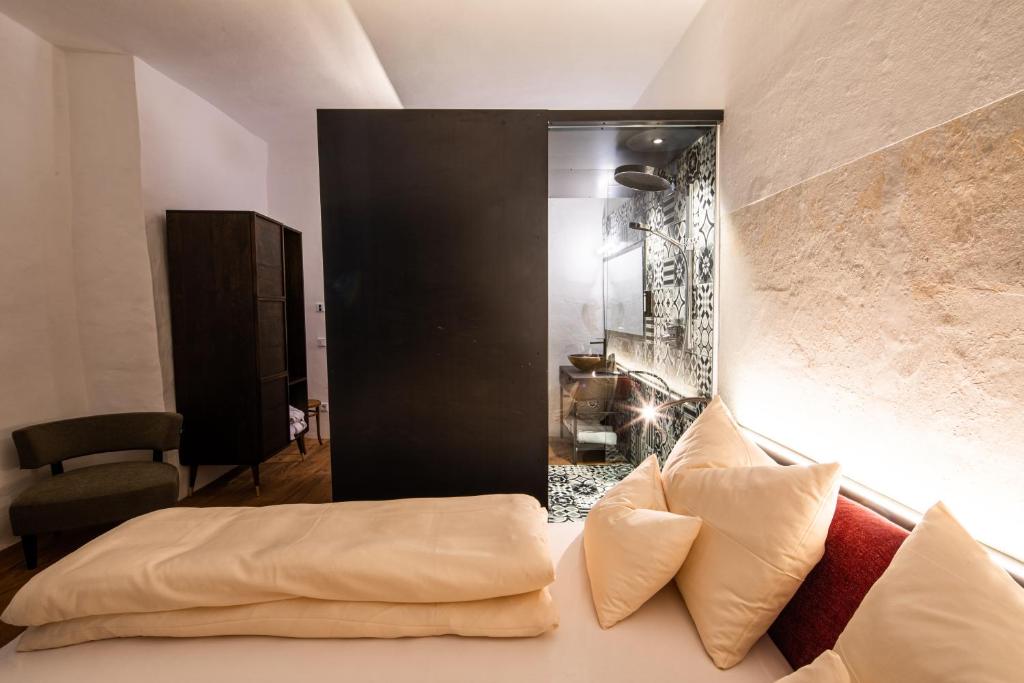Postel nebo postele na pokoji v ubytování Flurin Suites