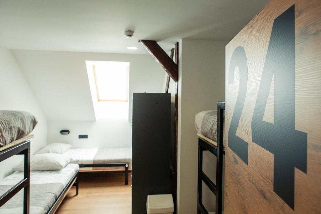 Postel nebo postele na pokoji v ubytování Hostel Vila Pohorje