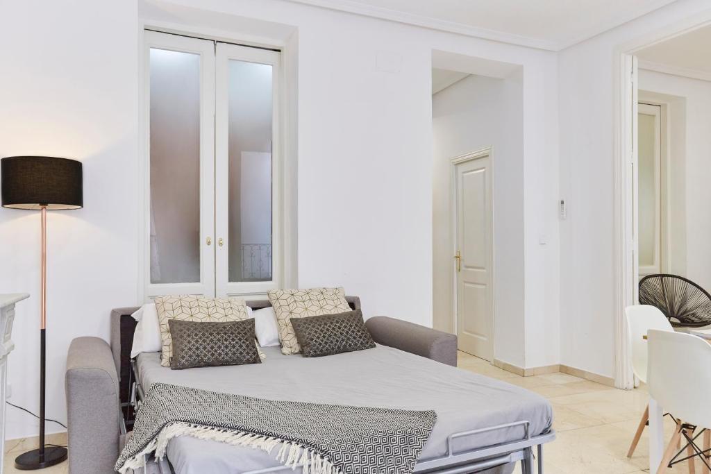 Postel nebo postele na pokoji v ubytování LEEWAYS APARTMENT XVIII in GRAN VÍA