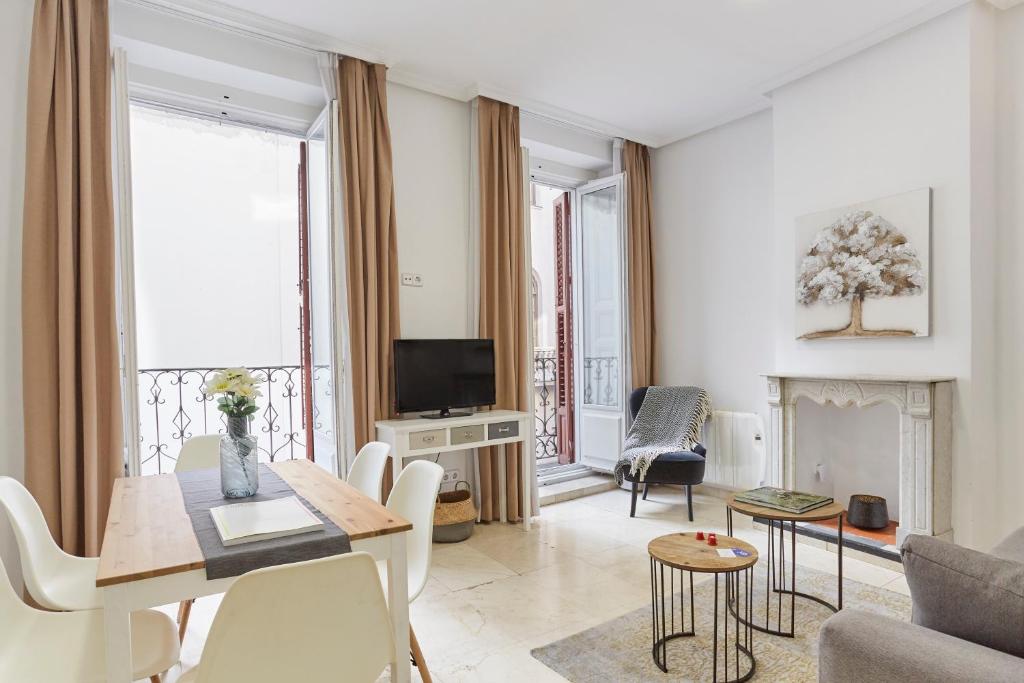 TV a/nebo společenská místnost v ubytování LEEWAYS APARTMENT XVIII in GRAN VÍA