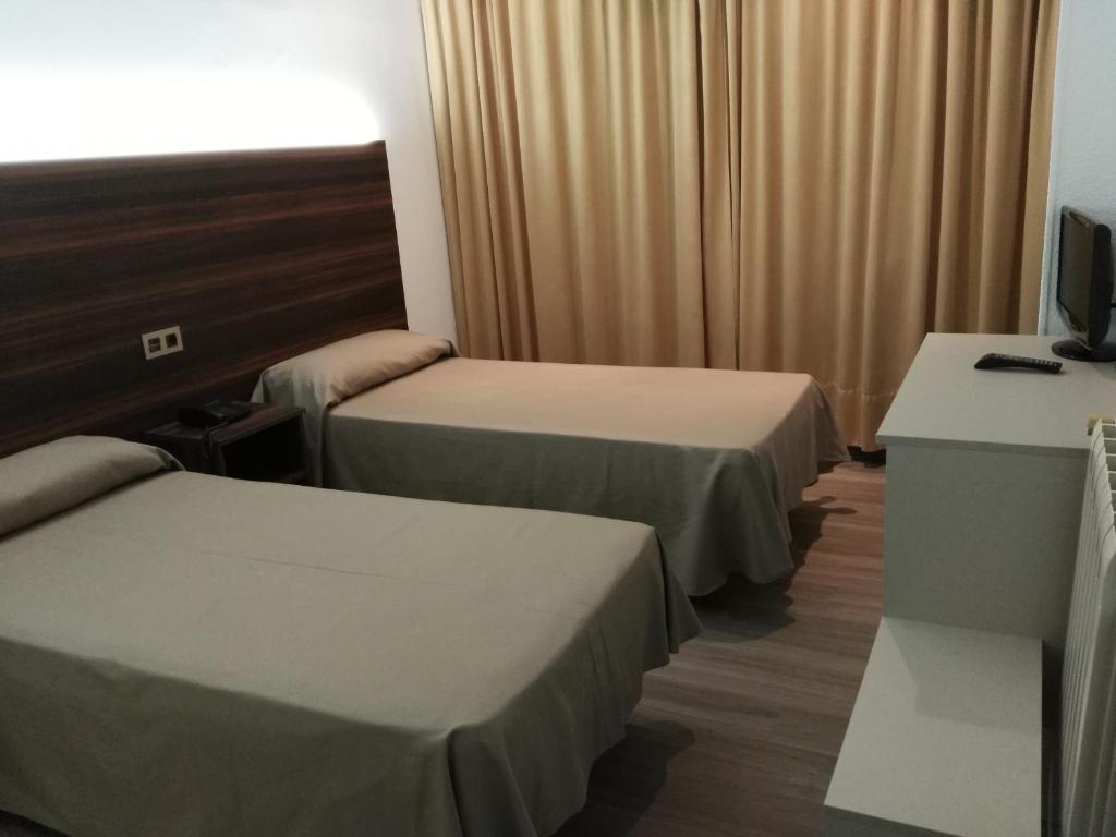 A bed or beds in a room at Hotel Ribera